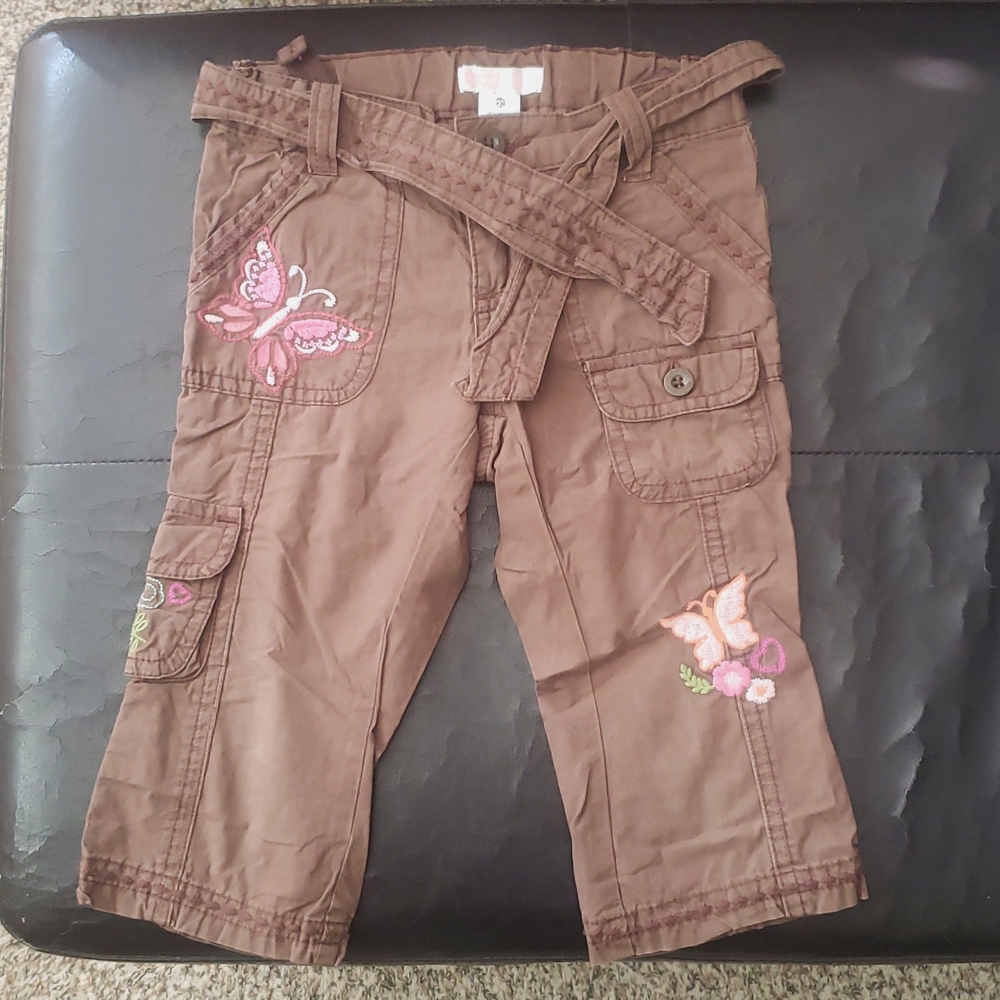 Capri pants for a little girl